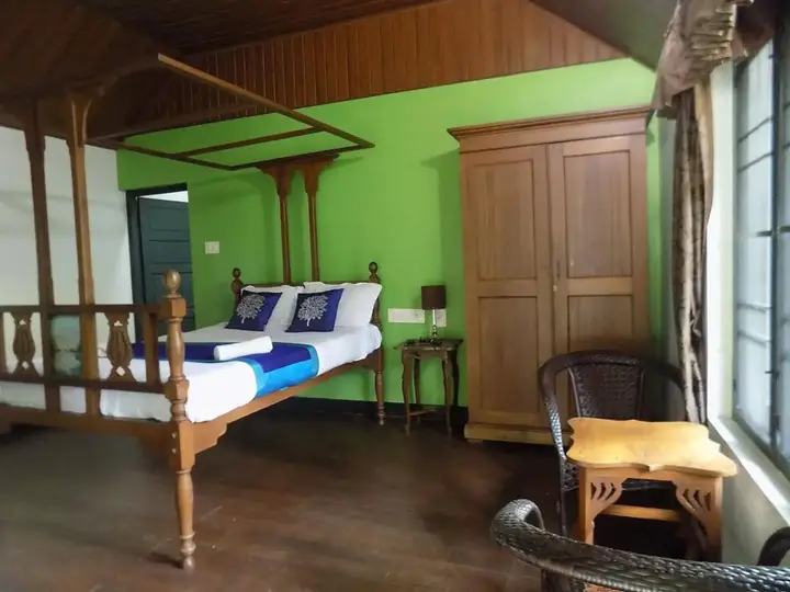 Коччи: Elphinstone Residency