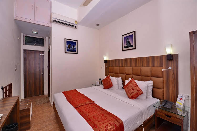 Агра: Dolphinn Agra