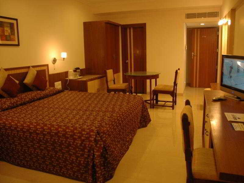 Hotel Juhu Plaza — фото 1