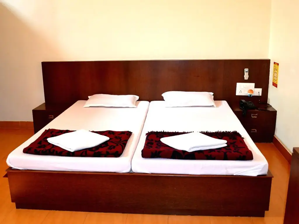 Дург: Hotel Kusum