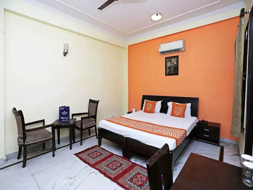 Нойда: OYO 641 Grand Place