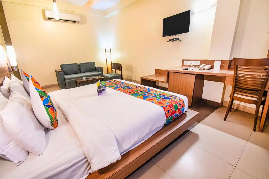 Пуна: Hotel Sadanand Regency