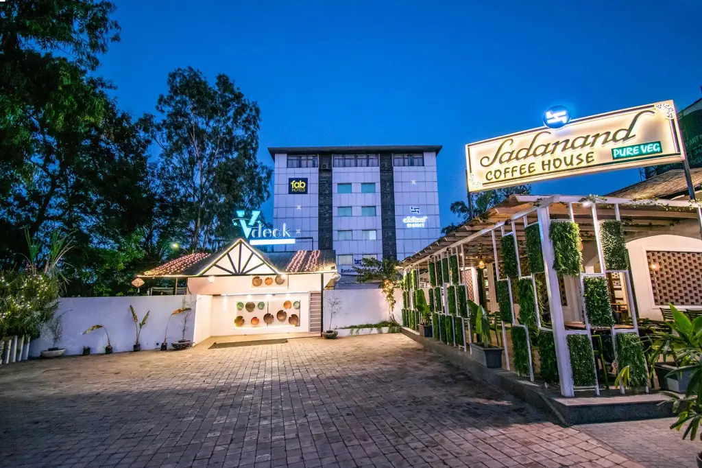 Hotel Sadanand Regency — фото 1