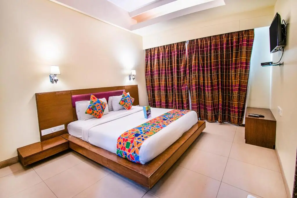 Пуна: Hotel Sadanand Regency