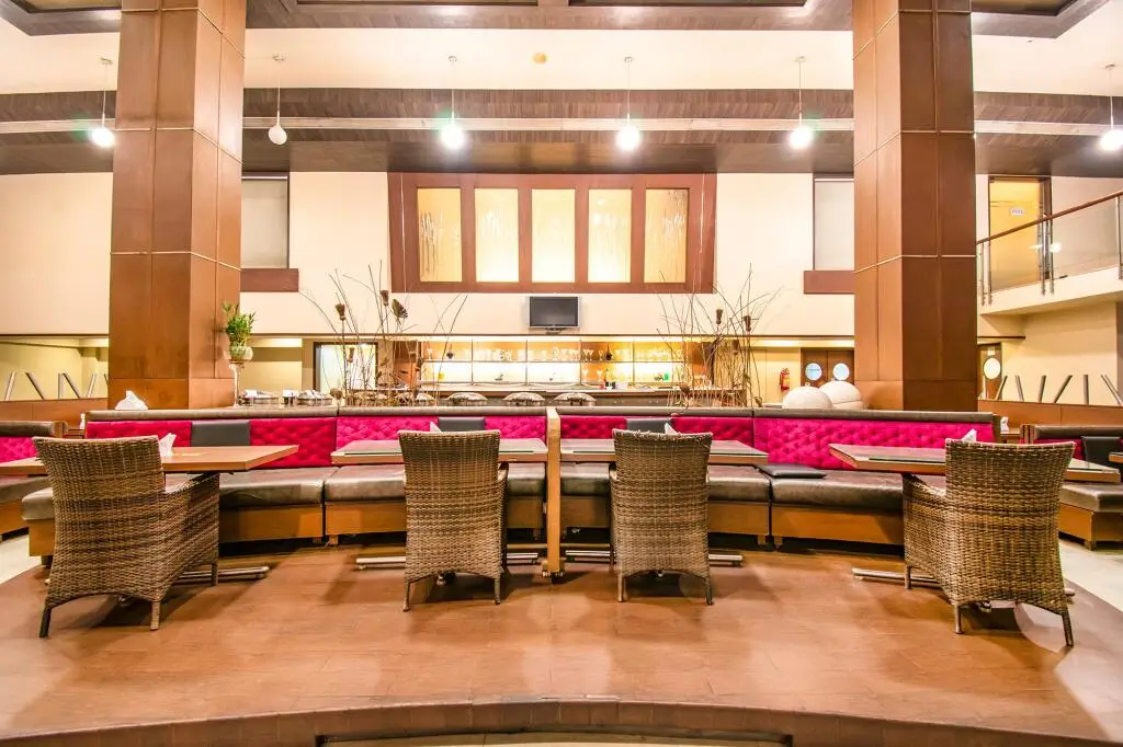 Пуна: Hotel Sadanand Regency