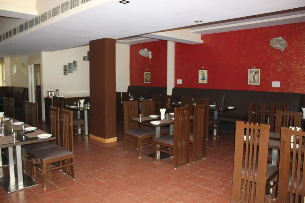 Джайпур: Hotel Savi Regency