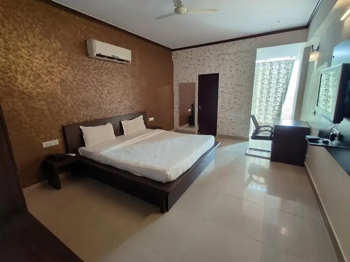 Джайпур: Hotel Savi Regency