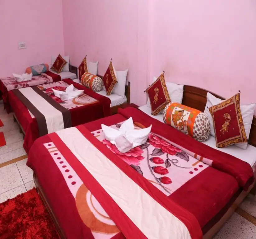 Джайпур: Hotel Jai Maa Palace