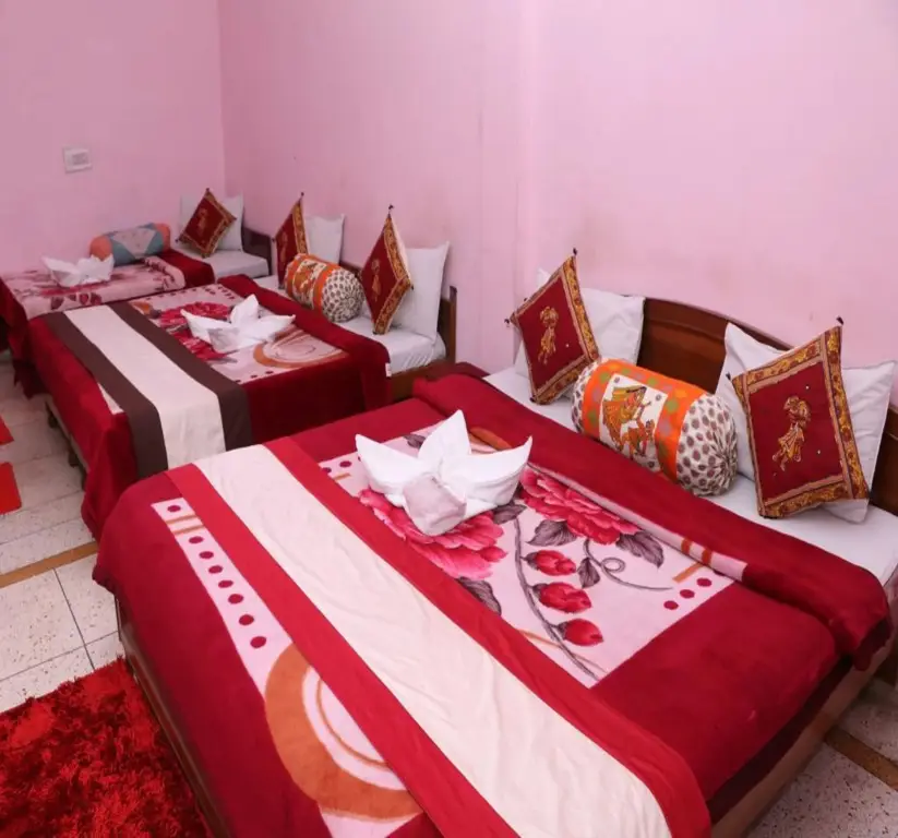 Джайпур: Hotel Jai Maa Palace