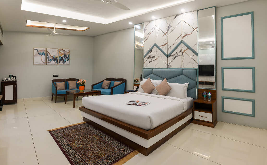Карнал: Leela Grande Hotel