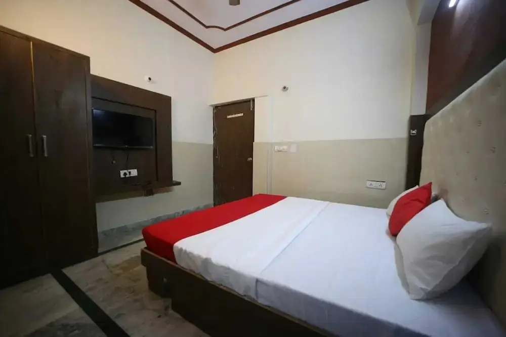 Агра: Hotel Ambika Palace