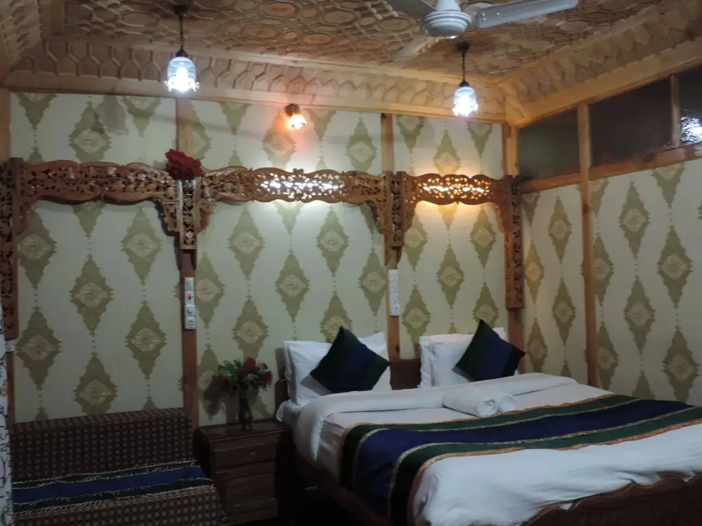 Шринагар: Young Bombay Group Of Houseboats