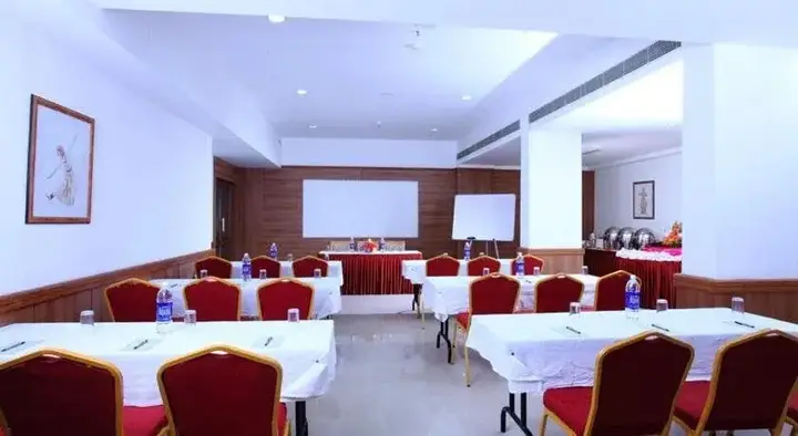 Триссур: Hotel Pooram International