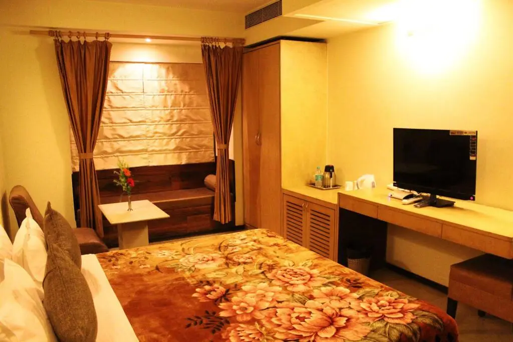 Колката: Mayur Residency