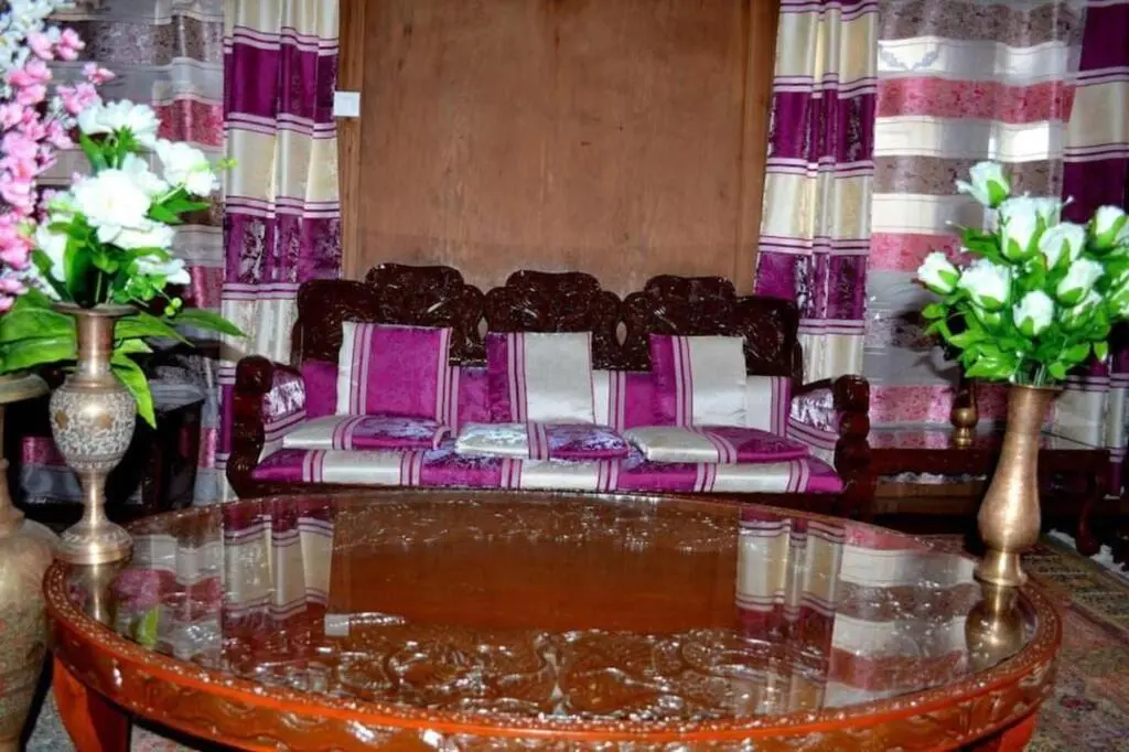 Шринагар: Floating Luxury Group Of Houseboats