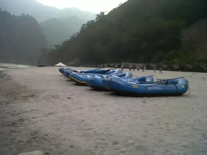 Бьясы: Camp Rapid Fire Hotel