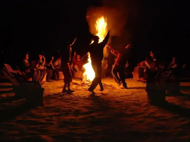 Бьясы: Camp Rapid Fire Hotel