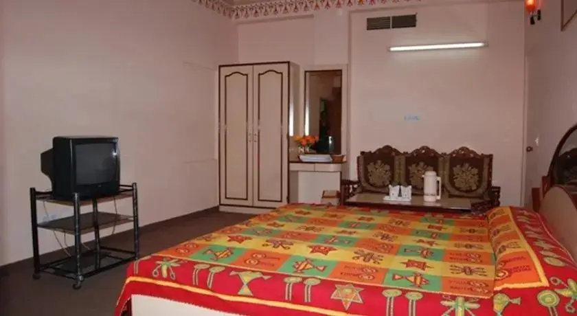 Джайпур: Hotel Surbhi Palace