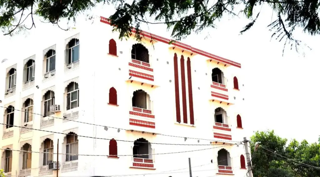 Джайпур: Hotel Raghuraj Palace
