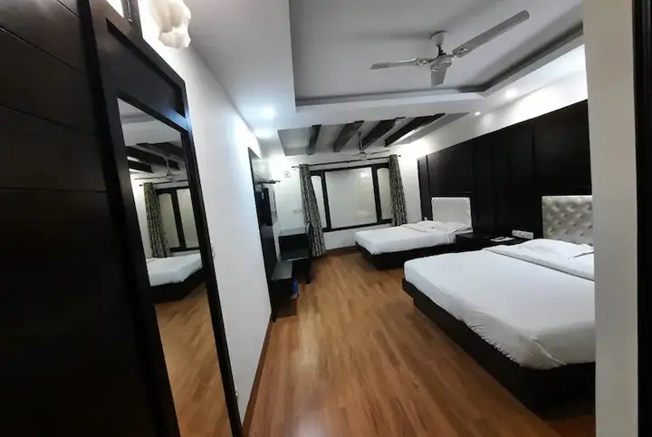 Массури: Hotel Basera