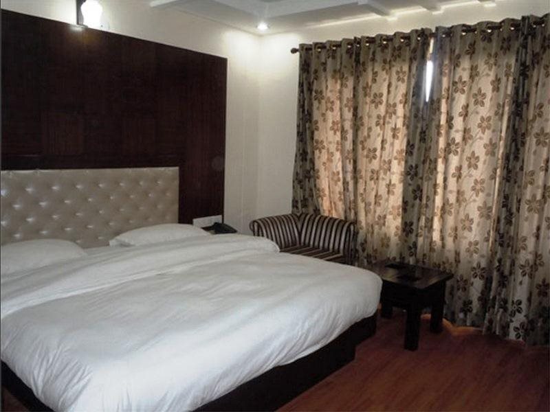 Массури: Hotel Basera