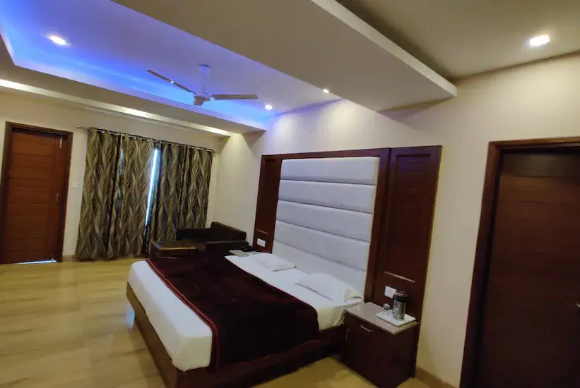 Массури: Hotel Basera
