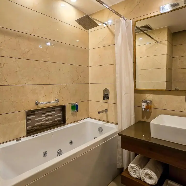Чамба: Grand View Hotel