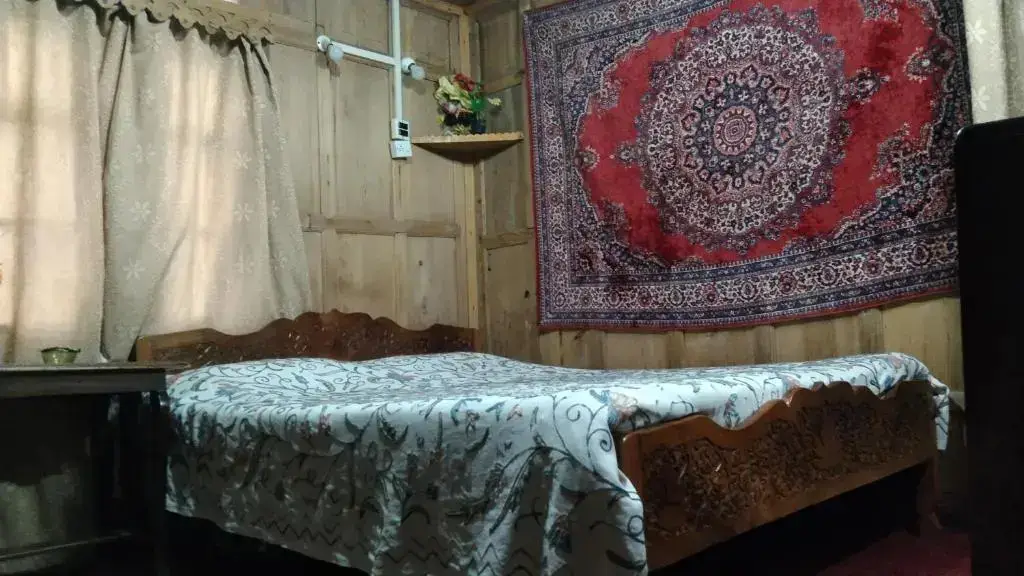 Шринагар: Houseboat Pride of India