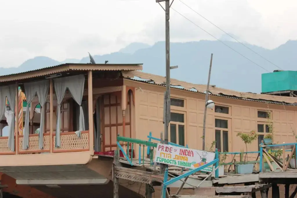 Шринагар: Houseboat Pride of India
