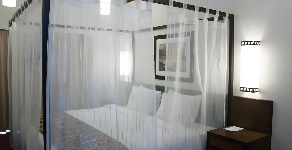 Нерул: Deltin Suites
