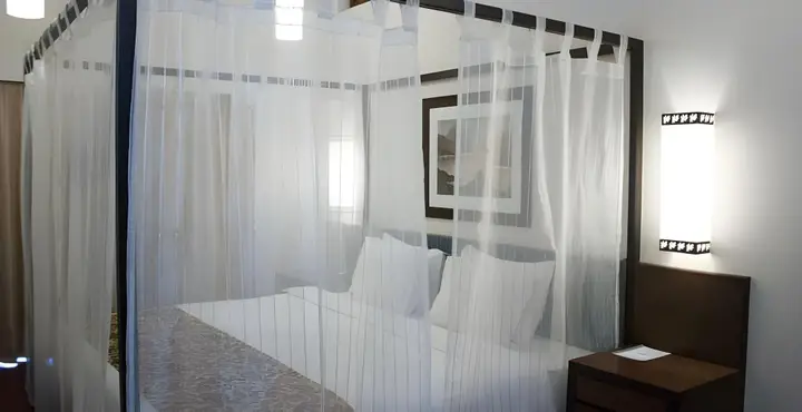 Нерул: Deltin Suites