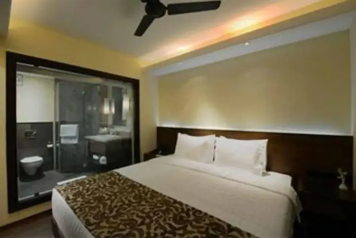 Нерул: Deltin Suites