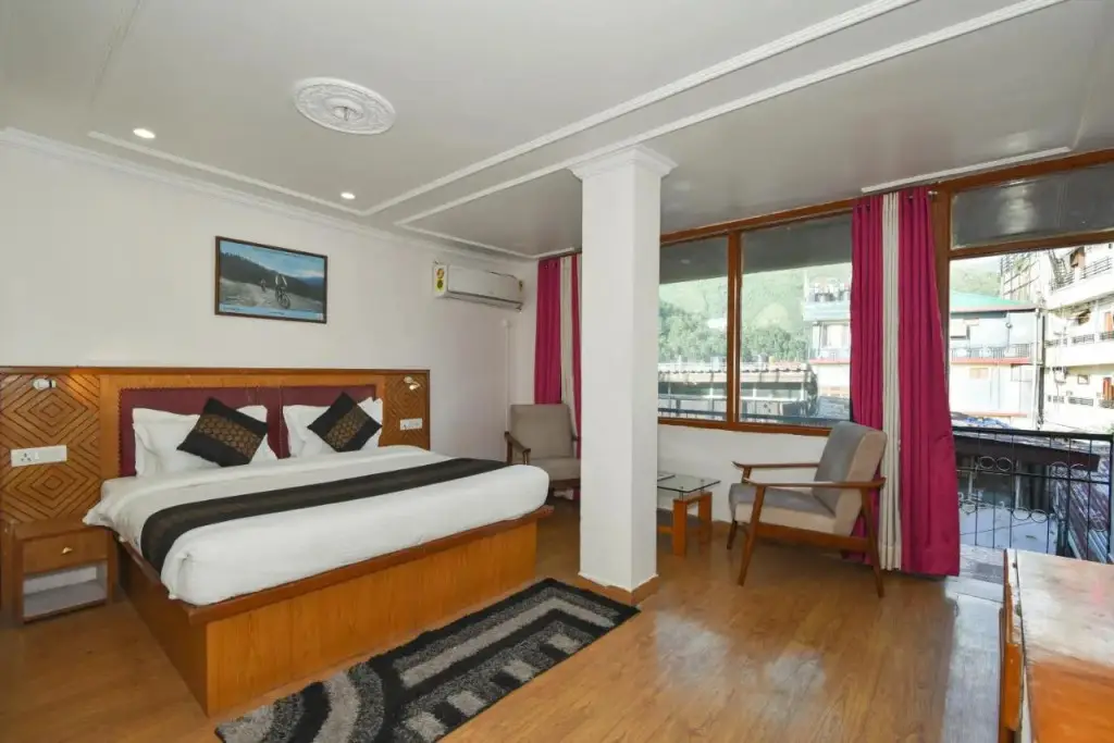 Дармсала: M Hotel & Restaurant