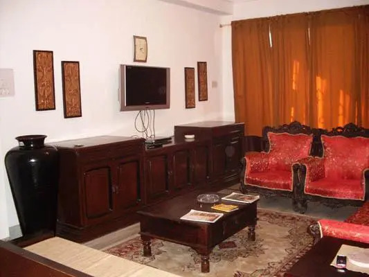 Колката: Dimensions - Ho Chi Minh Sarani, Kolkata