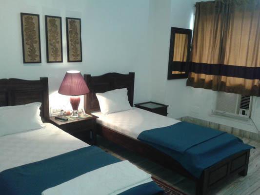 Колката: Dimensions - Ho Chi Minh Sarani, Kolkata