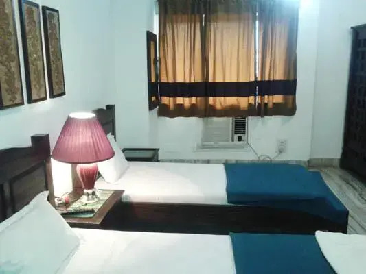 Колката: Dimensions - Ho Chi Minh Sarani, Kolkata