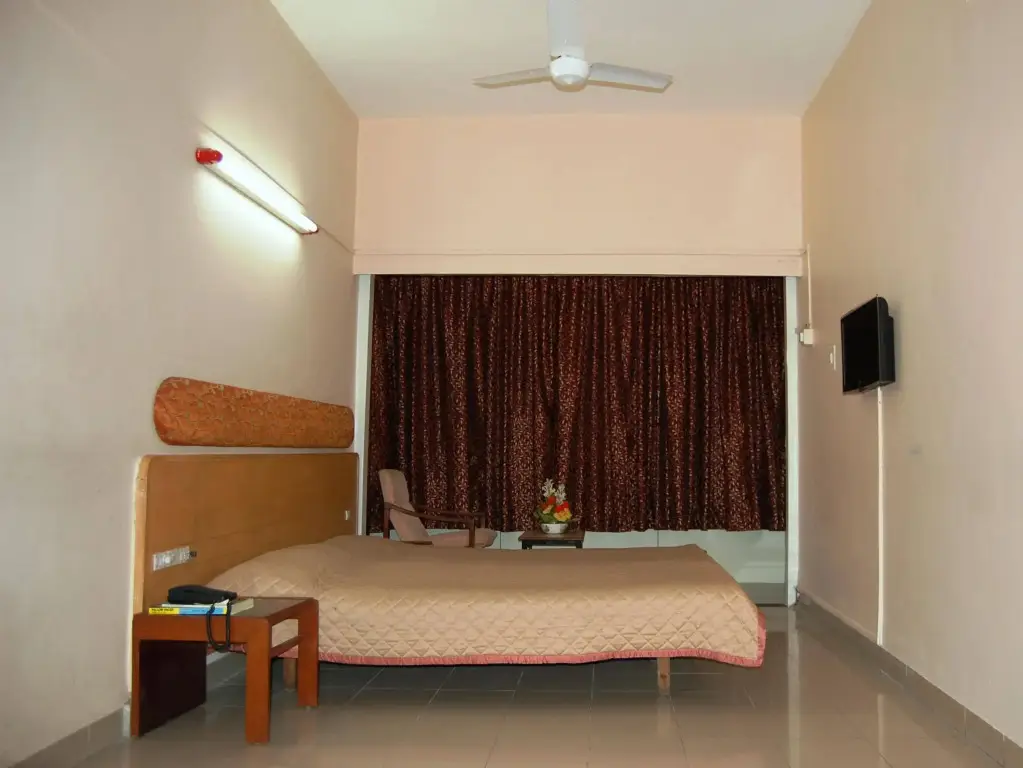 Пуна: Hotel Raviraj