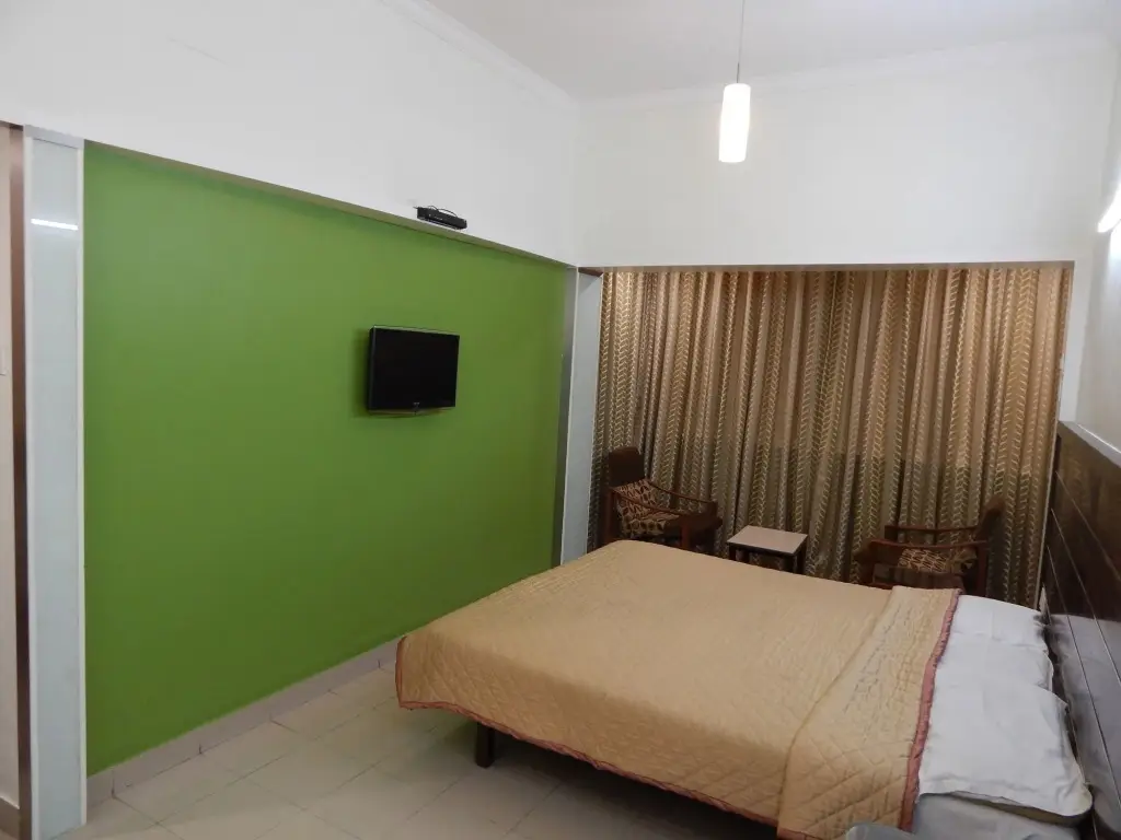 Пуна: Hotel Raviraj