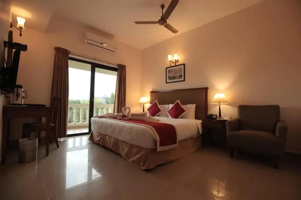 Нагоре: MGM Vailankanni Residency
