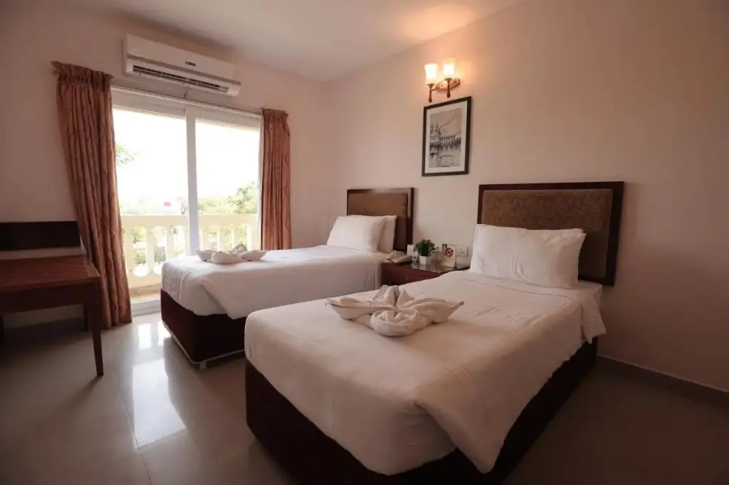 Нагоре: MGM Vailankanni Residency