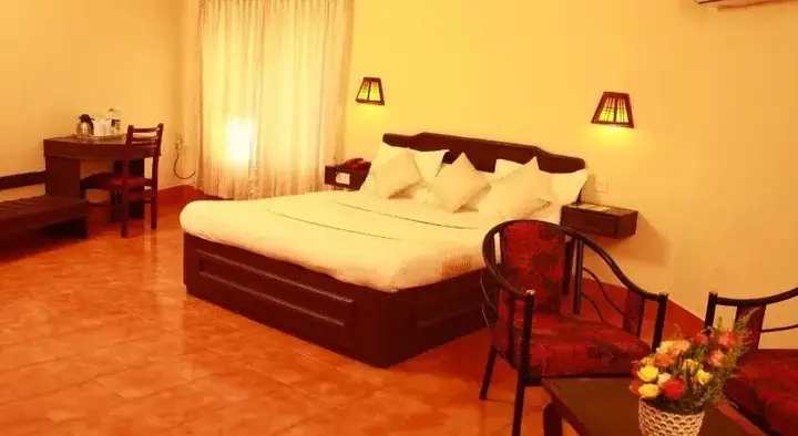 Кумили: Michaels Inn