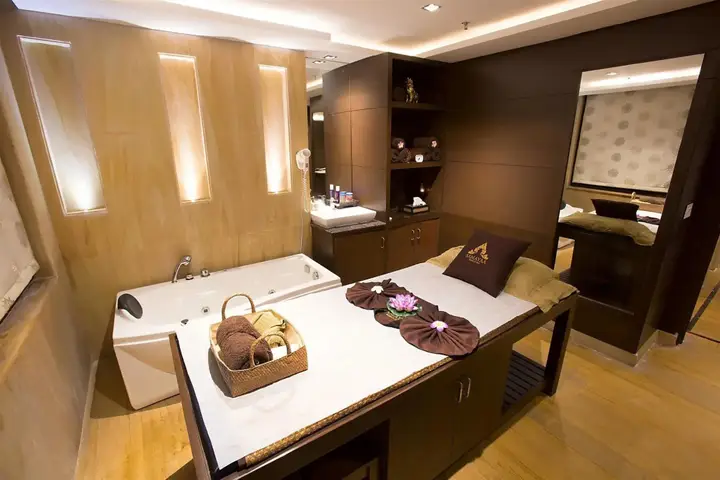 Панчкула: Golden Tulip Chandigarh, Panchkula