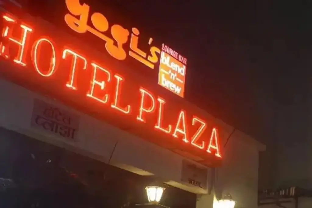 Hotel Plaza — фото 1