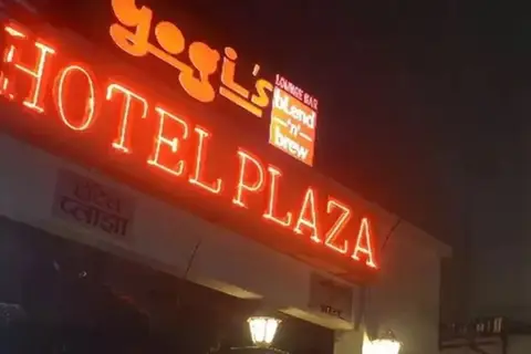 Hotel Plaza — фото 1