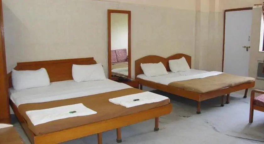 Уттан: Pali Beach Resort