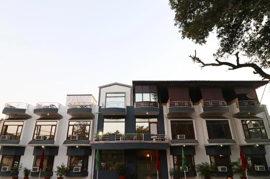 Гуруграм: OYO 6590 Hotel Amaraa