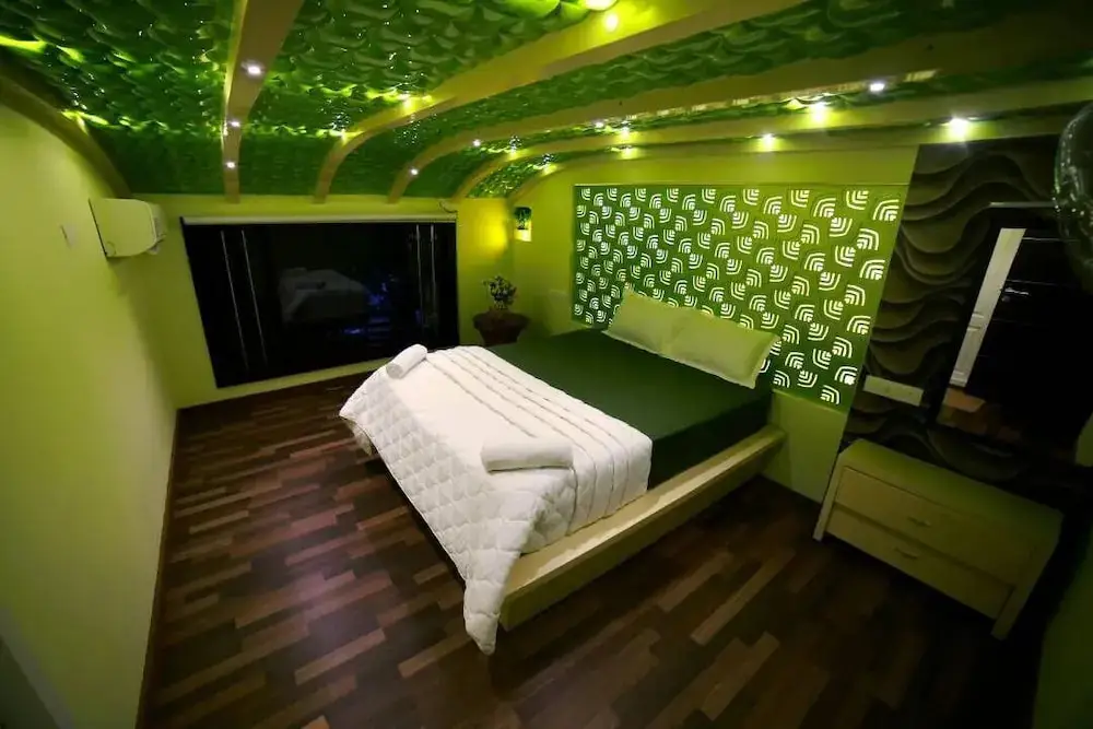 Аллеппи: Double Decker Houseboat