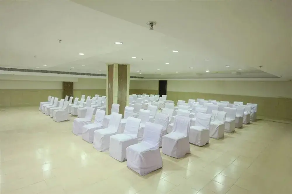 Нью-Дели: Parkland Grand Kapashera