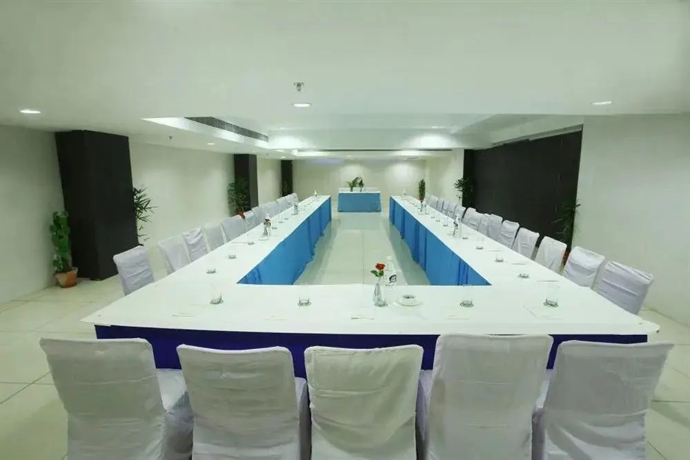Нью-Дели: Parkland Grand Kapashera