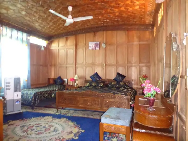Шринагар: Alif Laila Group of Houseboats